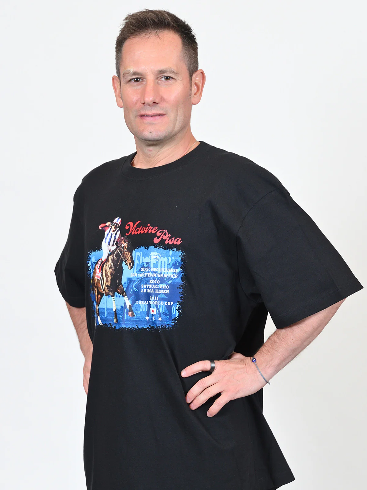 ヴィクトワールピサ・Tシャツ(黒) - Image 3