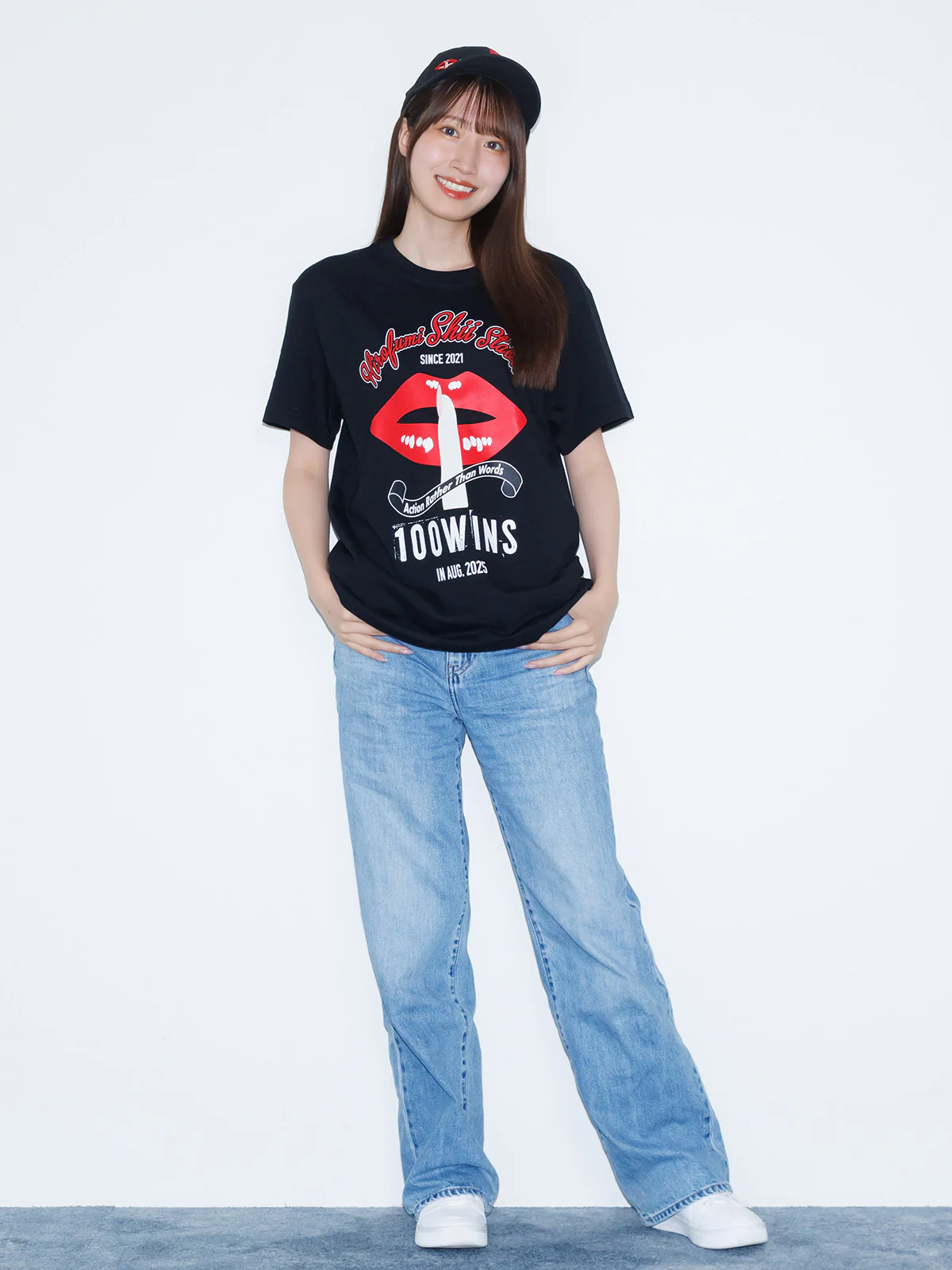 四位洋文厩舎100勝メモリアル・Tシャツ - Image 2