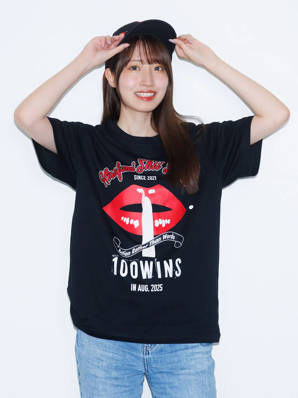 四位洋文厩舎100勝メモリアル・Tシャツ - Image 3